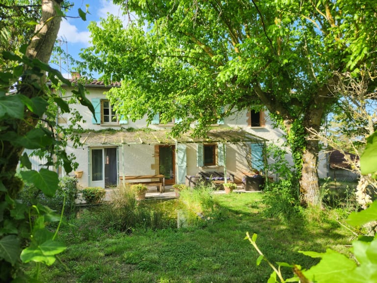 Le Nid est un hébergement douillet situé dans le Tarn